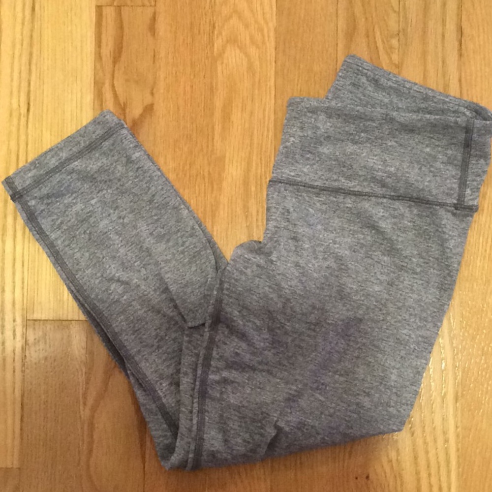 Lululemon gray cropped leggings